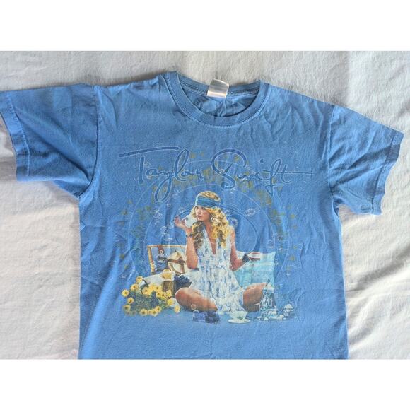 Taylor Swift Shirt Fearless Tour Size S Tea Party RARE Tshirt Eras Tour Swiftie - Picture 1 of 14